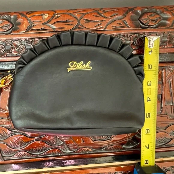 3/25$ 🛒 Ruffled-edge Wrislet Purse - Picture 11 of 11